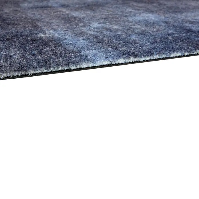 Fußmatte Orlando - 100 x 67 cm, Anthrazit, Material Nutzschicht: 100 % Polyamid, Beton - Nahaufnahme einer dunkelblau-grauen, strukturierten Matte, die ihre faserige Oberfläche und Kante zeigt.