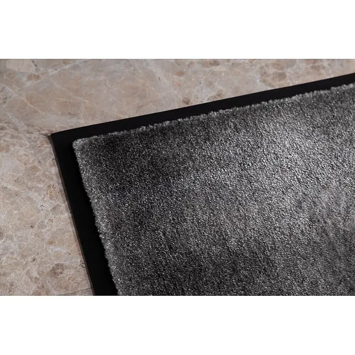 Fußmatte Miami - 100 x 67 cm, Grau, Material Nutzschicht: 100 % Polyamid, Verlauf - Dunkelgrauer Hochflorteppich mit schwarzem Rand, teilweise auf hellem Marmorboden.