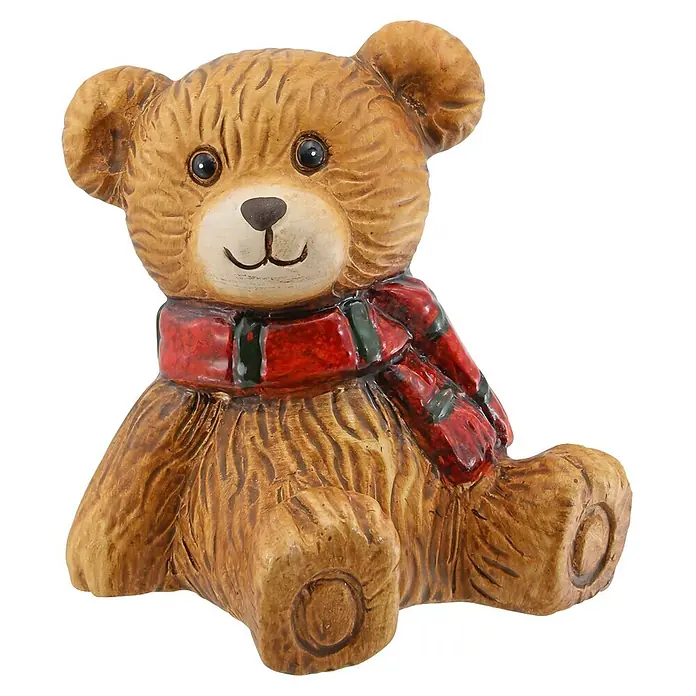 Geroma Dekofigur - L x B x H: 8 x 9 x 10 cm, Keramik, Bär - Braune Keramik-Teddybär-Figur mit rot-grünem Schal, sitzend.