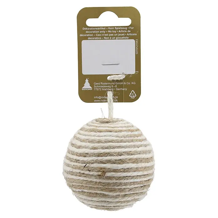Geroma Christbaumkugel - Weiß, Natur, Kunststoff, 1 Stk. - Eine kugelförmige Dekoration, umwickelt mit abwechselnd naturfarbener und weißer Schnur, hängt an einem braunen Produktetikett.