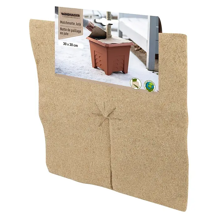 Windhager Jute-Gewebematte - L x B: 30 x 30 cm, 500 g/m², Beige - Mulchmatte aus Jute, naturbeige, 30x30 cm. Verpackung zeigt Matte um Pflanze im Topf im Schnee.