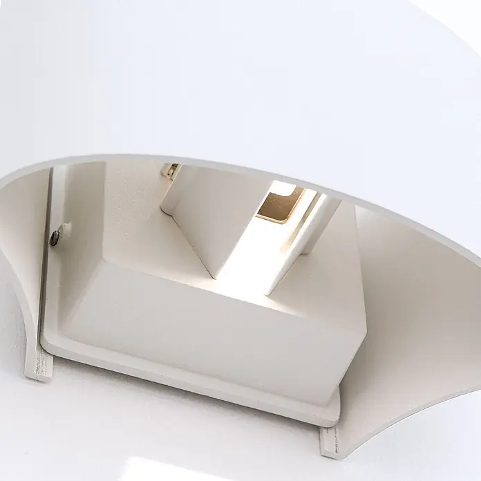 Orion Leuchten LED-Außenwandleuchte - 10 x 16,5 x 10 cm, IP54 - Weiße, architektonische Leuchte mit leuchtendem Inneren.