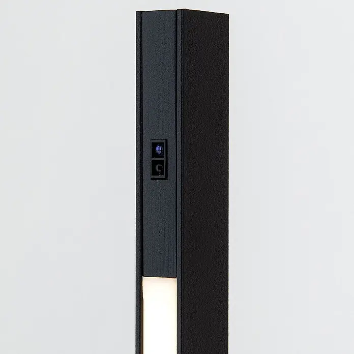 Orion Leuchten LED-Stehleuchte - 26 W, Höhe: 157 cm - Schwarze, texturierte rechteckige Leuchte mit integrierten Sensoren und warmweißer Lichtleiste.
