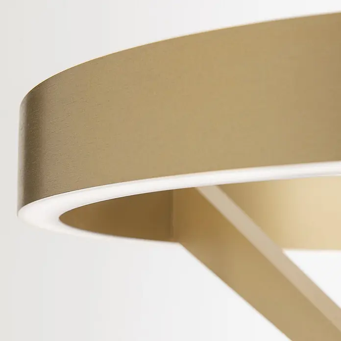Orion Leuchten LED-Stehleuchte - 40 W, Höhe: 180 cm - Nahaufnahme einer goldfarbenen, ringförmigen LED-Leuchte mit leuchtendem weißem Diffusor.