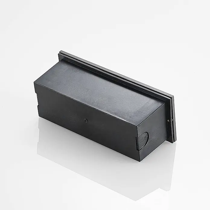 Lucande Außenwandleuchte Lachlain - alu / grau / zink, IP65 - Schwarzes rechteckiges Einbauleuchtengehäuse mit strukturierter Blende.