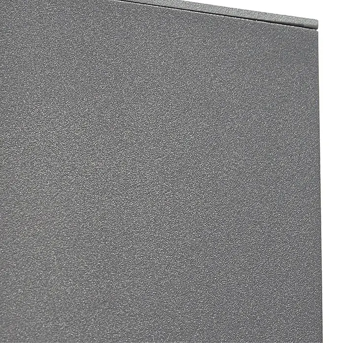 Lindby Außenwandleuchte Enyra - schwarz, weiß / opal, IP65 - Dunkelgraue Platte mit fein texturierter, körniger Oberfläche.