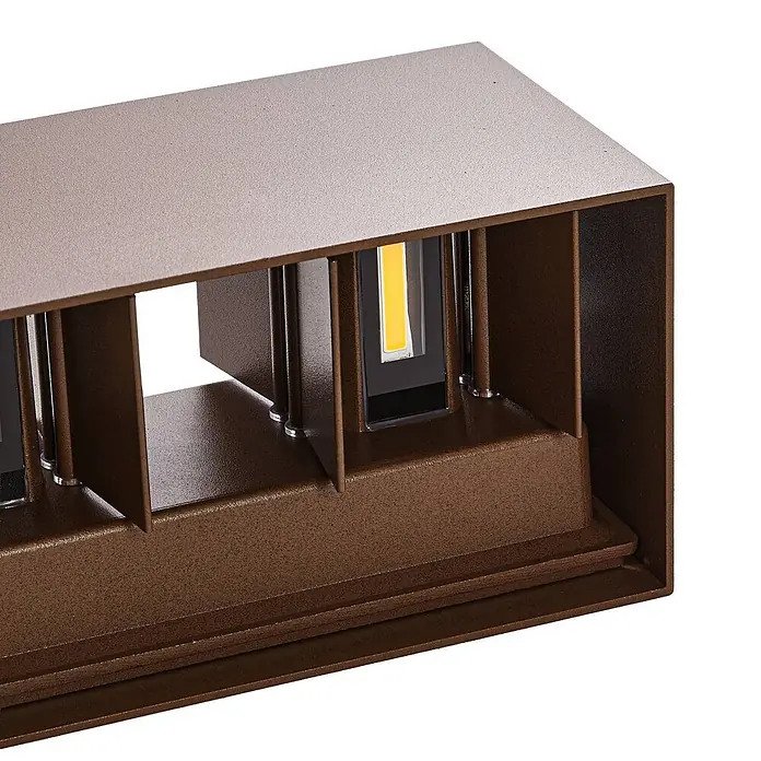 Lindby Außenwandleuchte Nivar - 10 x 20 x 10 cm, braun / rost, braun / rost, IP54 - Braune, rechteckige Außenwandleuchte mit texturierter Oberfläche und sichtbaren internen LED-Streifen.