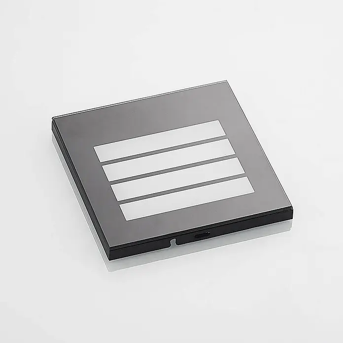 Arcchio Außenwandleuchte Zamo - schwarz, IP65 - Glänzender dunkelgrauer rechteckiger Smart-Schalter mit vier weißen Indikatorstreifen und seitlichem Knopf.