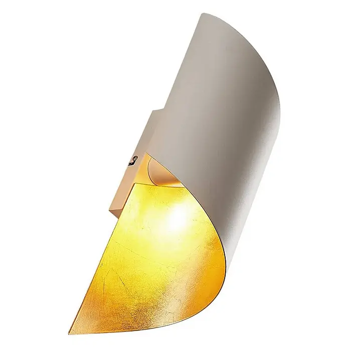 Lindby Wandleuchte Vanni - L x B x H: 17 x 15 x 52 cm, weiß / opal, E27 - Moderne geschwungene cremefarbene Wandleuchte mit texturierter goldener Innenseite und warmem Licht.