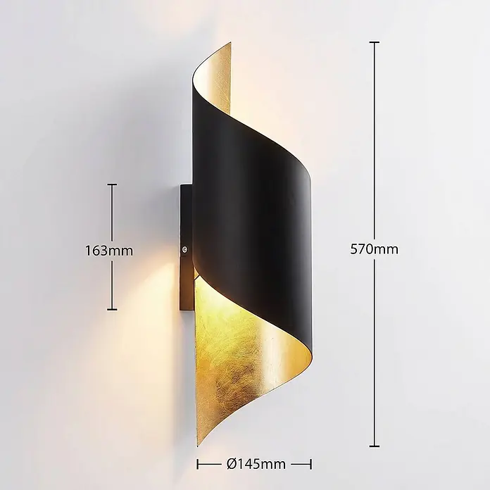Lindby Wandleuchte Vanni - L x B x H: 17 x 14,5 x 57 cm, schwarz, E27 - Skulpturale schwarze Wandleuchte mit goldener, verdrehter Innenseite, strahlt warmes Licht aus.