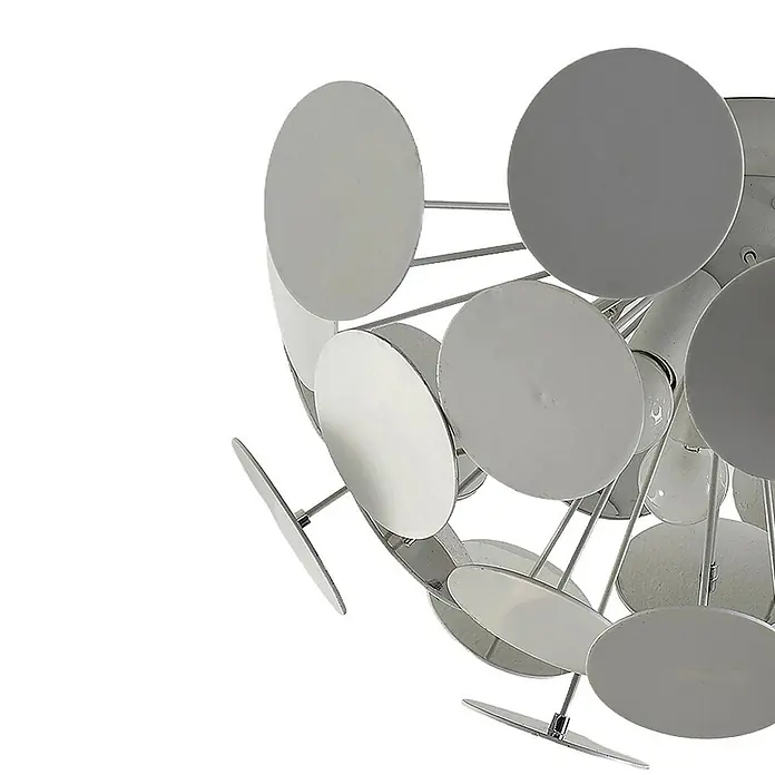 Lindby Deckenleuchte Kinan - weiß / opal, E14 - Eine moderne Leuchte mit zahlreichen runden, silberfarbenen Metallscheiben in Kugelform.