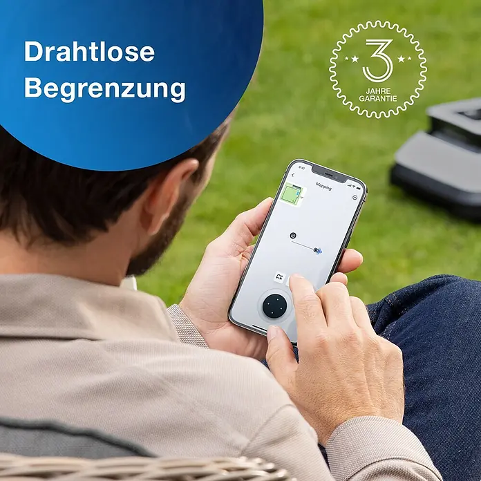 Ecovacs Mähroboter GOAT G1-800 Grey - 160 m², Schnittbreite: 22 cm, Kamera-gestützte Navigation - Mann steuert Rasenroboter mit Smartphone-App zur drahtlosen Begrenzung. Inklusive 3 Jahre Garantie.