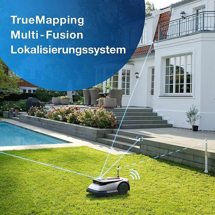 Ecovacs Mähroboter GOAT G1-800 Grey - 160 m², Schnittbreite: 22 cm, Kamera-gestützte Navigation - Ein weißer und grauer Rasenroboter arbeitet in einem Garten und nutzt ein Multi-Fusion-Lokalisierungssystem mit blauen Führungslinien und Funksignalen.