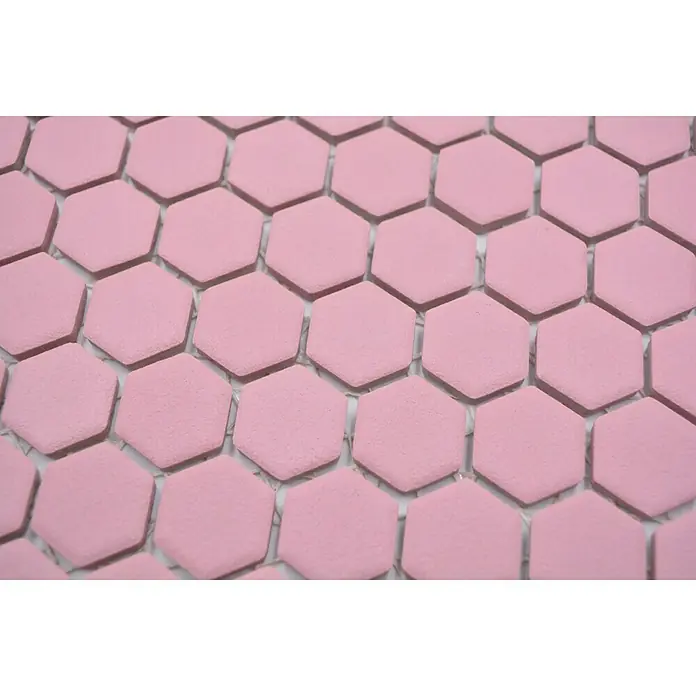 Mosaikfliese Hexagon Uni HX AT22 - 26 x 30 cm, Rosa, Matt - Nahaufnahme von rosafarbenen sechseckigen Fliesen, die ein modernes und stilvolles Design für jeden Raum bieten.