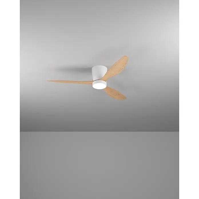 Eglo Deckenventilator Baracarès - 32 W, Durchmesser: 132 cm, Weiß, Eiche, Mit Leuchtmittel, LED - Weißer Deckenventilator mit drei hellen Holzflügeln und integriertem LED-Licht.