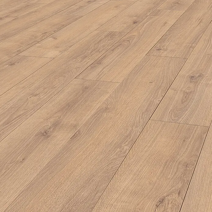 Krono Original Laminatmuster Atlantic 8 - Old Camberwick Oak, 297 x 195 x 8 mm, Landhausdiele - Helles Holzparkett, diagonal verlegte Dielen mit natürlicher Maserung.