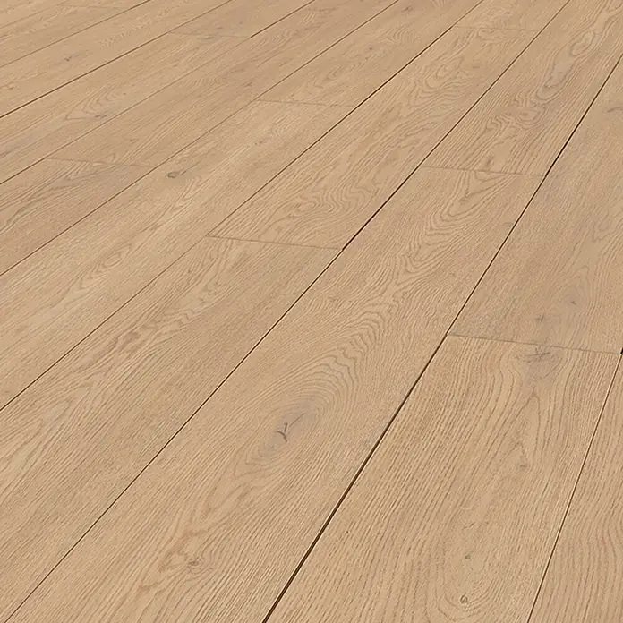 Krono Original Laminat Atlantic 8 - Antique Parioli Oak, Landhausdiele, 1.288 x 195 x 8 mm - Helle Holzdielen mit natürlicher Maserung und feinen Ästen, aus schräger Perspektive.
