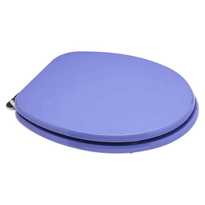 Kiamami Valentina WC-Sitz - Violett - Geschlossener, glatter lila Toilettensitz mit silberfarbenen Scharnieren.