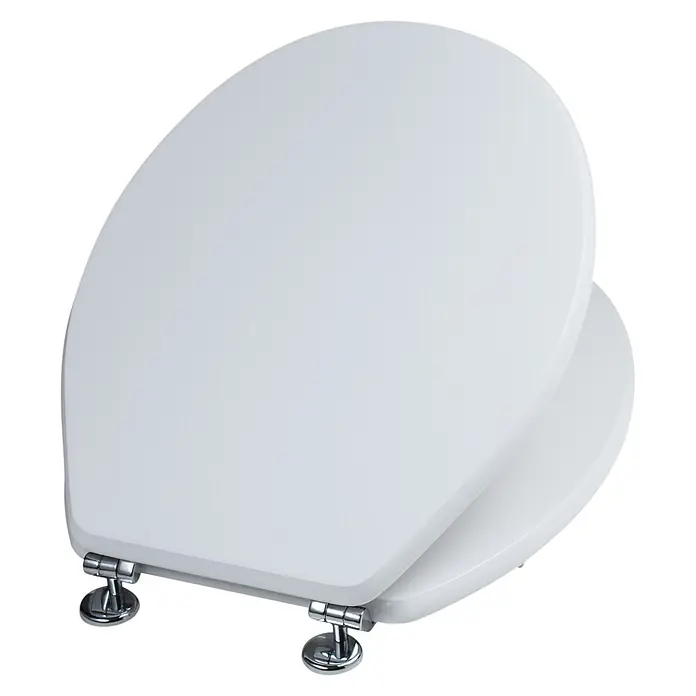 Kiamami Valentina WC-Sitz - Weiß - Weißer ovaler Toilettensitz mit Deckel und glänzenden Chromscharnieren, von oben gezeigt.