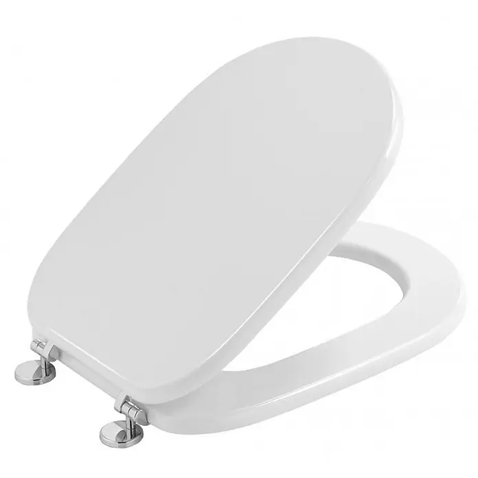 Kiamami Valentina WC-Sitz - Weiß - Weißer, glänzender Toilettensitz mit Chromscharnieren, schräg geöffnet.