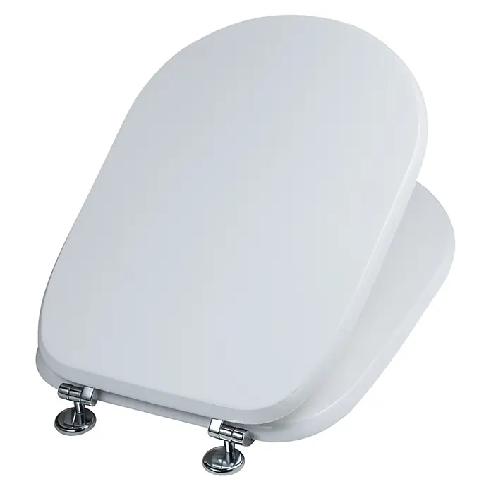 Kiamami Valentina WC-Sitz - Weiß - Weißer Toilettensitz mit Chromscharnieren, leicht geöffnet.