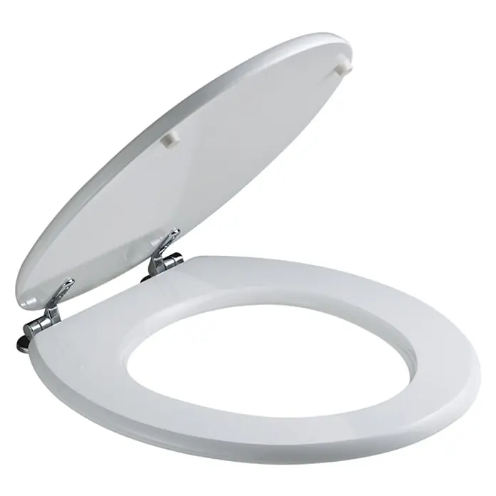 Kiamami Valentina WC-Sitz - Weiß - Glänzender weißer Toilettensitz mit geöffnetem Deckel und Chromscharnieren.