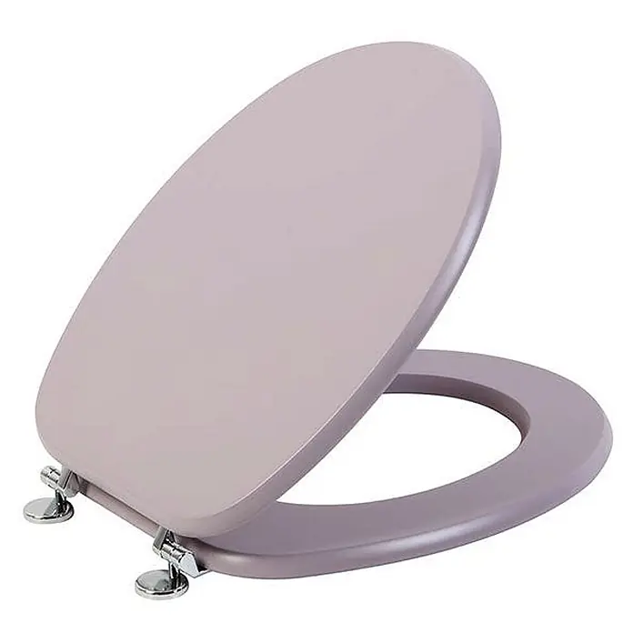 Kiamami Valentina WC-Sitz - Violett - Lila Toilettensitz mit Chromscharnieren, Deckel hochgeklappt.