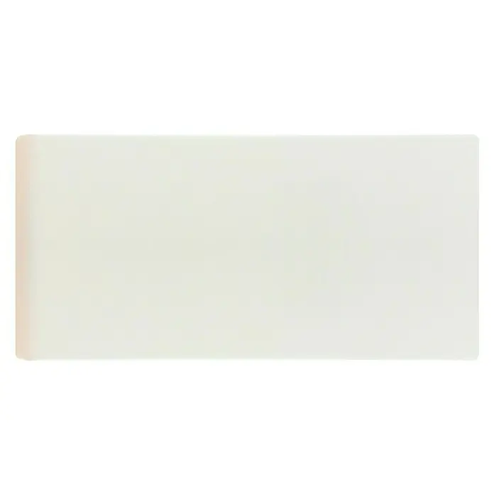Revestimiento de pared Vierteaguas - 28 x 14 cm, Blanco, Brillante - Una tabla rectangular simple en un tono claro, perfecta para diversos usos en la cocina y en la casa.