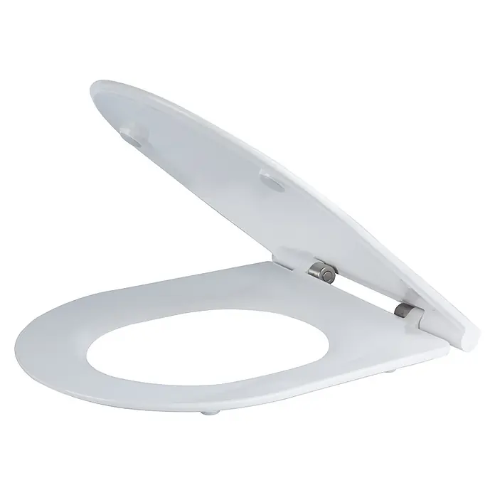 Kiamami Valentina WC-Sitz - Weiß, Mit Absenkautomatik - Weißer D-förmiger Toilettensitz mit halb geöffnetem Deckel und Metallscharnieren.