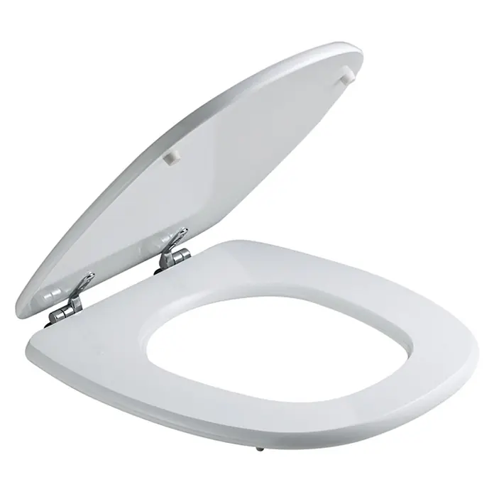 Kiamami Valentina WC-Sitz - Weiß - Weißer WC-Sitz in moderner, eckiger Form, Deckel teilweise geöffnet, mit Metallscharnieren.