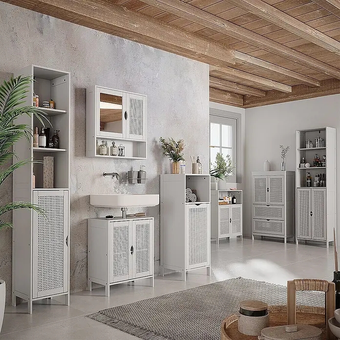 Vicco Badmöbel-Set - Weiß, Sonstiges - Weiße Badmöbel mit Rattan-Lochtüren und offenen Regalen in einem modernen Badezimmer.