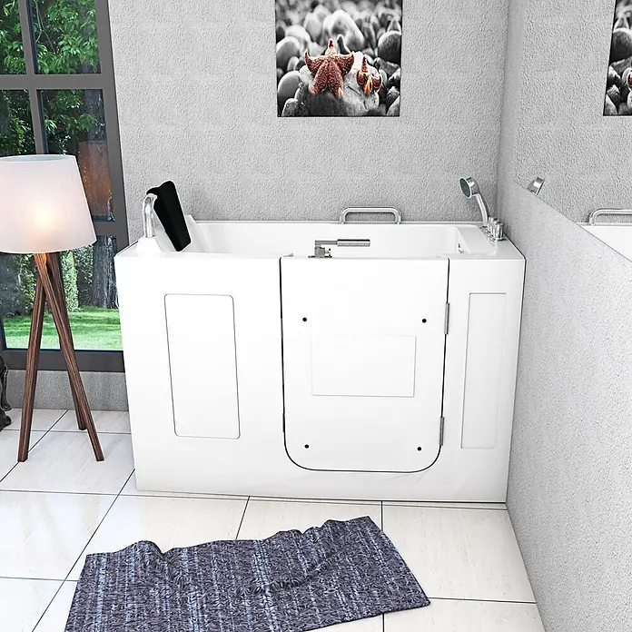 AcquaVapore Badewanne Fertigdusche S07-TH-C-R - 140 x 76 cm, Acryl, Weiß - Weiße begehbare Badewanne mit Chromarmaturen in einem modernen Bad, für einfachen Zugang konzipiert.