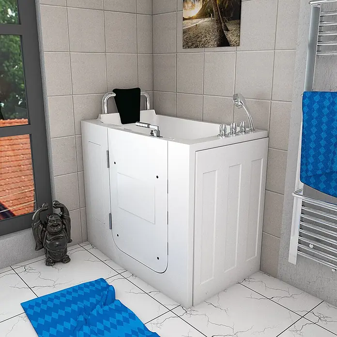 AcquaVapore Badewanne Fertigdusche S08-TH-A-L - 68 x 110 cm, Acryl, Weiß - Weiße begehbare Badewanne mit zugänglicher Seitentür in einem modernen gefliesten Badezimmer, mit Chromarmatur und Handbrause.