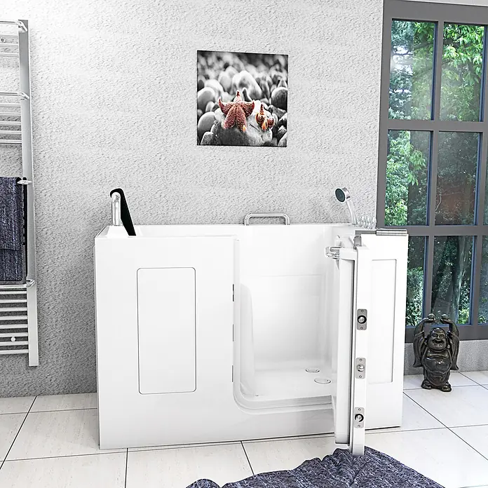 AcquaVapore Badewanne Fertigdusche S07-TH-B-R - 140 x 76 cm, Acryl, Weiß - Weiße Badewanne mit Tür in einem modernen Badezimmer, die Seitentür ist für leichten Einstieg geöffnet.