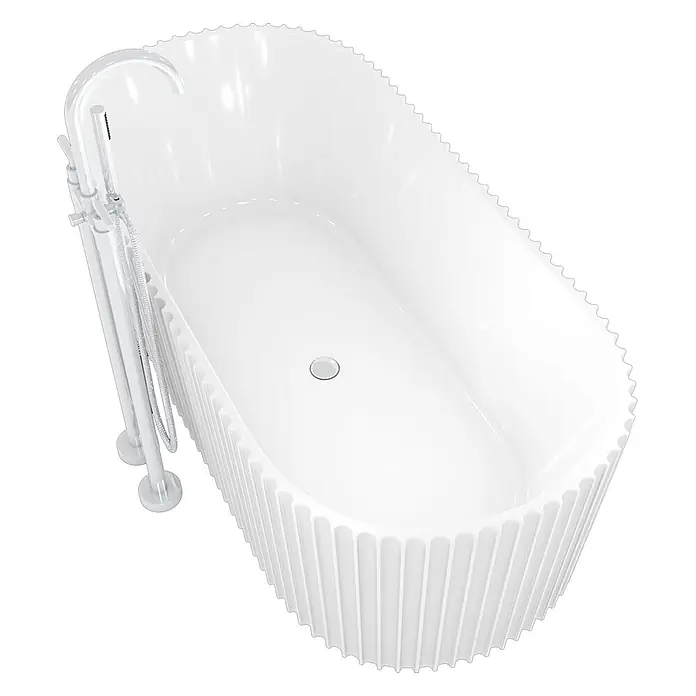 AcquaVapore Freistehende Badewanne Fertigdusche F08-170-AF03 - L x B: 170 x 80 cm, Acryl, Weiß - Weiße freistehende Badewanne mit geriffelter Außenseite und bodenstehender Armatur mit Handbrause.
