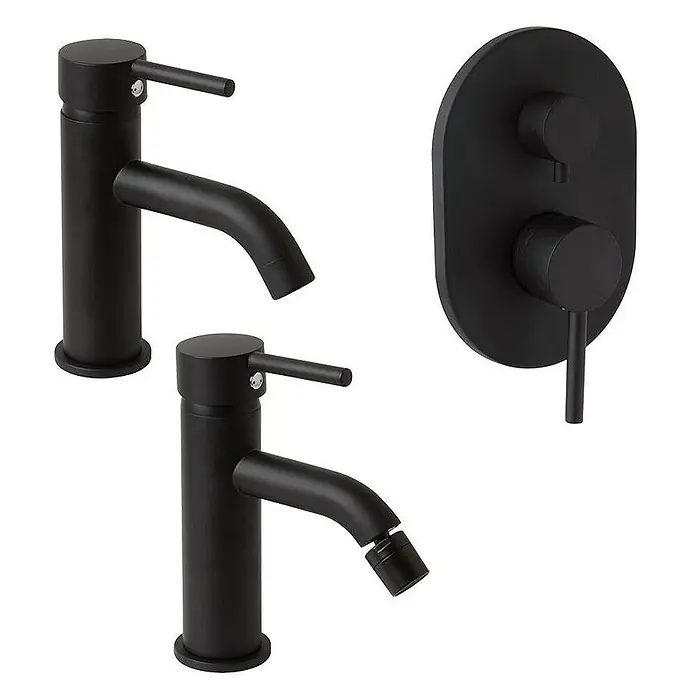 Kiamami Valentina Badewannenarmatur - Schwarz - Set aus mattschwarzen Badarmaturen: zwei Einhebel-Waschtischmischer (einer Bidet) und ein wandmontierter Duschmischer.