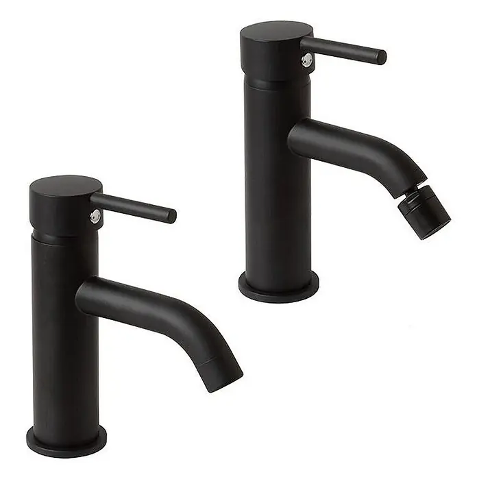 Kiamami Valentina Badewannenarmatur - Schwarz - Zwei mattschwarze Einhebel-Waschtischarmaturen, eine mit Standardauslauf und eine mit verstellbarem Bidet-Auslauf.