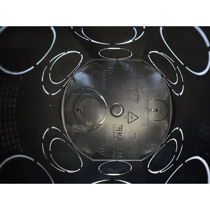 Kaiser Schalterdose - Ø x L: 60 x 66 mm, Schwarz, 1 Stk. - Schwarze Kunststoff-Elektroabzweigdose mit technischen Markierungen und vorgestanzten Kabeleinführungen innen.