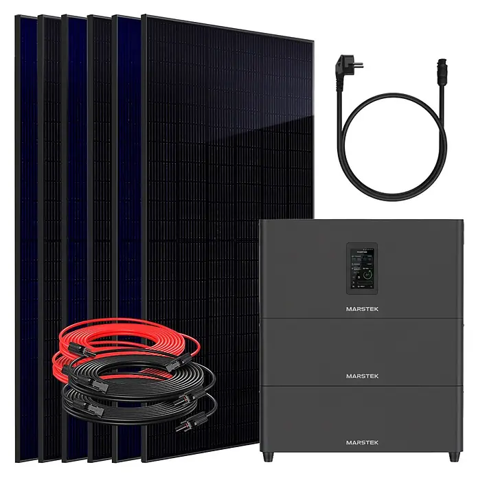 Sunniva Balkonkraftwerk-Set 3000 / 800 Watt mit Marstek Jupiter C Plus 7.68 kWh Speicher - Nennleistung: 800 W, L x B x H: 1.910 x 1.134 x 30 mm - MARSTEK Solaranlage: mehrere dunkle Solarpaneele, eine dunkelgraue Wechselrichter-/Batterieeinheit und verschiedene rote/schwarze Kabel.