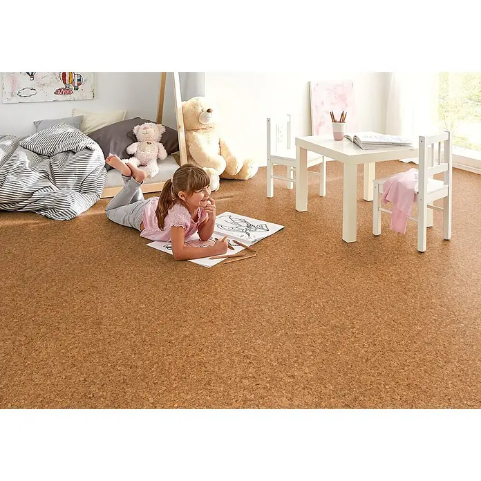 Corklife Studiostyle Korkboden - Porto, 905 x 295 x 10,5 mm - Warmer, natürlicher Korkboden in einem Kinderzimmer, ideal für gemütliches Spielen.