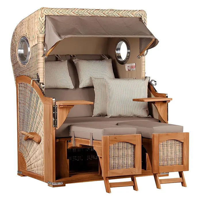 Mr. Deko Strandstuhl Strandkorb Düne - Teakholz. Polyrattan, Rückenlehne verstellbar, PE Shell, B x T x H: 125 x 80 x 170 cm - Strandkorb aus Korbgeflecht und Holz mit beigen Polstern, gestreiften Kissen, Bullaugen und ausziehbaren Fußteilen.