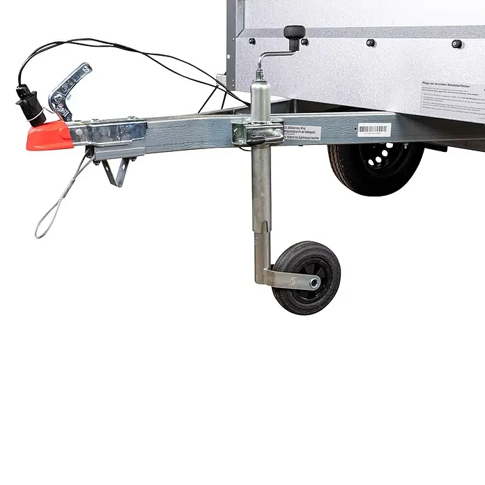 Stema Anhänger BASIC PLUS 550 - Nutzlast: 387 kg, Einachser, Kasteninnenmaß: 154 x 108 x 45 cm, Ungebremst - Verzinkte Anhängerkupplung mit roter Schutzkappe, Sicherheitsseil und Stützrad mit schwarzem Gummireifen und Kurbel. Am Anhängerrahmen befestigt.
