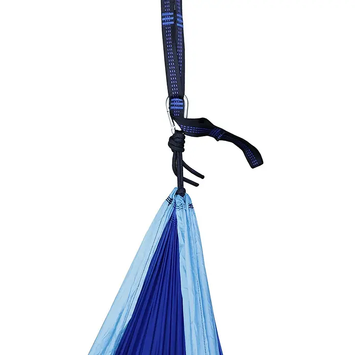 SVITA Hängematte - L x B: 300 x 200 cm, Sonstiges, Blau - Blau-hellblaue Hängematte, oben gerafft, befestigt mit schwarzem Gurt mit blauen Nähten und Karabiner.