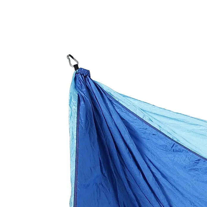 SVITA Hängematte - L x B: 300 x 200 cm, Sonstiges, Blau - Blaues, gerafftes Gewebe, mit einem schwarzen Karabiner befestigt, zeigt helle und dunkle blaue Bereiche.