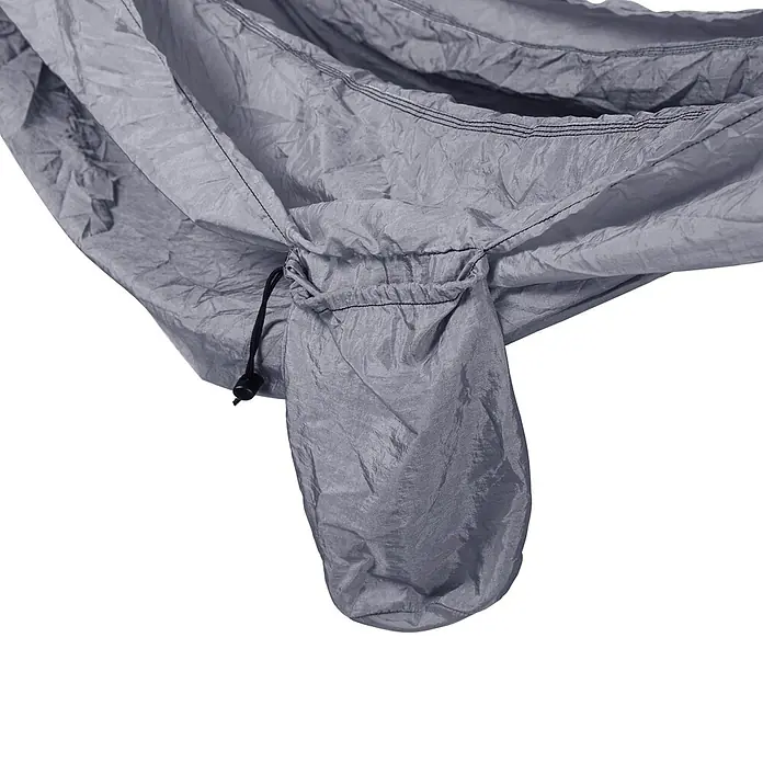 SVITA Hängematte - L x B: 300 x 200 cm, Sonstiges, Grau - Nahaufnahme von grauem, gerafftem Nylonstoff, wahrscheinlich eine Hängematte, mit integriertem Kordelzugbeutel und schwarzem Kordelstopper.