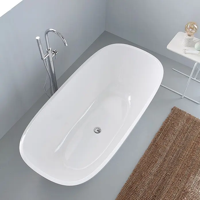 Kiamami Valentina Freistehende Badewanne - L x B: 1.600 x 750 cm, ABS-Kunststoff und Acryl, Weiß - Weiße freistehende ovale Badewanne mit bodenstehender Chromarmatur.