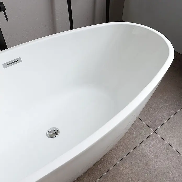 Kiamami Valentina Freistehende Badewanne - L x B: 1.700 x 800 cm, ABS-Kunststoff und Acryl, Weiß - Weißer freistehender ovaler Badewanne mit Chromablauf und rechteckigem Überlauf.