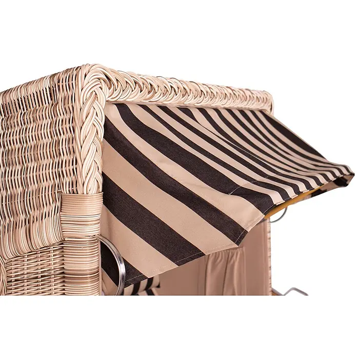 Mr. Deko Strandstuhl Strandkorb Düne - Teakholz. Polyrattan, Rückenlehne verstellbar, PE Shell, B x T x H: 125 x 80 x 170 cm - Nahaufnahme des geflochtenen Korpus und gestreiften Stoffverdecks eines Strandkorbs in Beige und Braun.