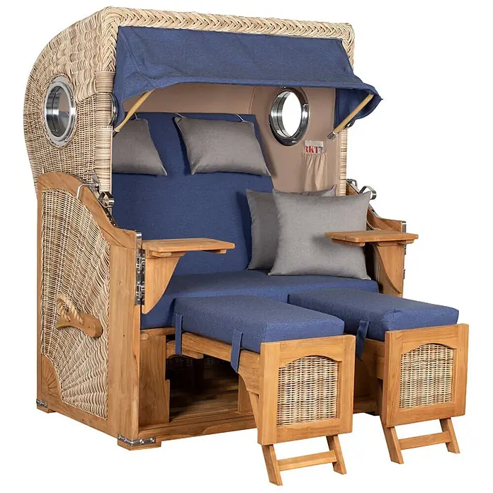 Mr. Deko Strandstuhl Strandkorb Düne - Teakholz. Polyrattan, Rückenlehne verstellbar, PE Shell, B x T x H: 125 x 80 x 170 cm - Strandkorb aus Teakholz und Korbgeflecht mit blauen Polstern, grauen Kissen, Bullaugen und ausziehbaren Fußstützen.
