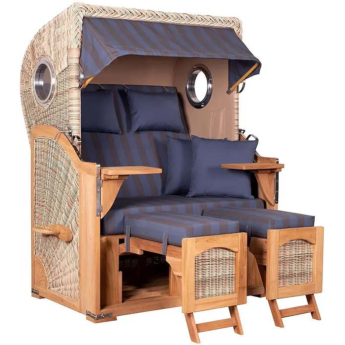 Mr. Deko Strandstuhl Strandkorb Düne Bullauge Teak PE Shell Dessin 582 - Teakholz. Polyrattan, Rückenlehne verstellbar, PE Shell, B x T x H: 125 x 80 x 170 cm - Strandkorb aus Teakholz und Korbgeflecht mit blau gestreiften Kissen, verstellbaren Fußstützen, Beistelltischen und Bullaugen.